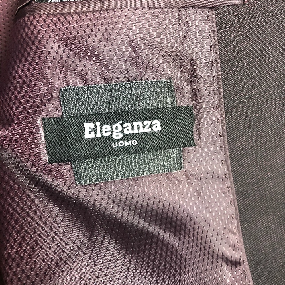 Classic Men's Suit - Picture 5 of 9